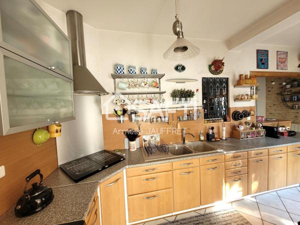 Maison 154m², état neuf, secteur calme, 600m RER.