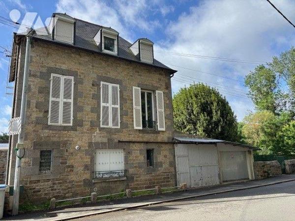 Proche toutes commodités, maison d'habitation sur 2 étages comprenant : une cuisine, un salon, ...