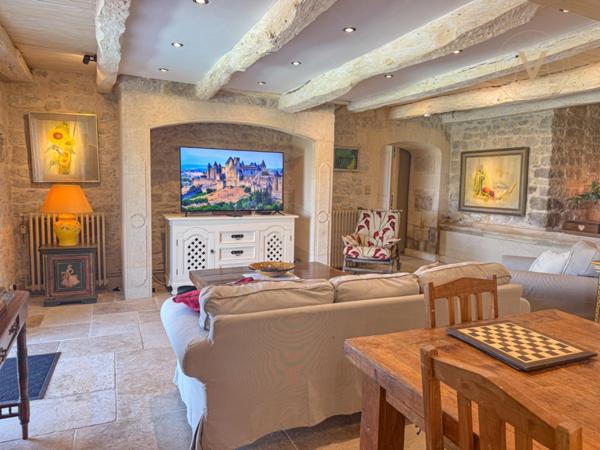 Maison de caractère avec vue dominante, piscine et gîte indépendant (47)