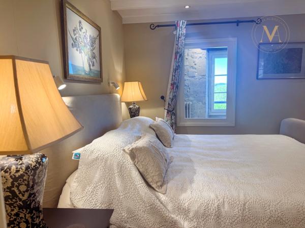 Maison de caractère avec vue dominante, piscine et gîte indépendant (47)