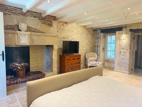 Maison de caractère avec vue dominante, piscine et gîte indépendant (47)