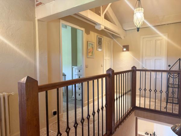 Maison de caractère avec vue dominante, piscine et gîte indépendant (47)