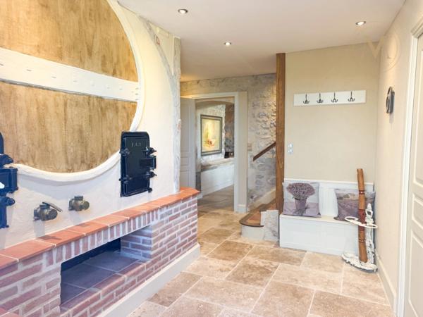 Maison de caractère avec vue dominante, piscine et gîte indépendant (47)