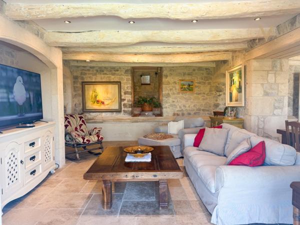 Maison de caractère avec vue dominante, piscine et gîte indépendant (47)