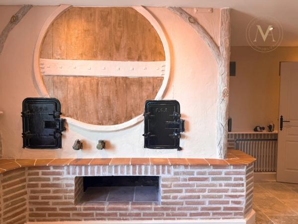 Maison de caractère avec vue dominante, piscine et gîte indépendant (47)