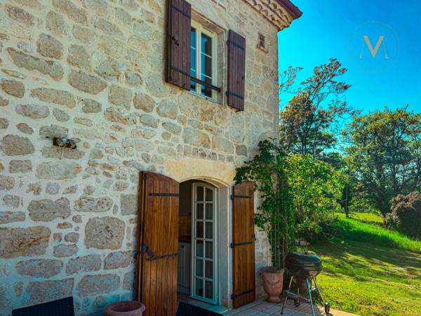Maison de caractère avec vue dominante, piscine et gîte indépendant (47)