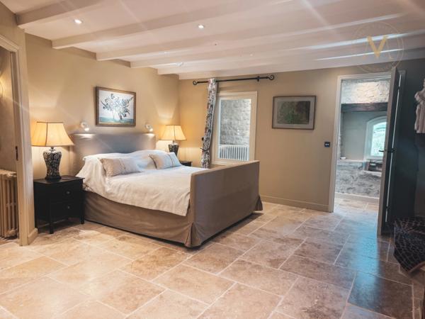 Maison de caractère avec vue dominante, piscine et gîte indépendant (47)