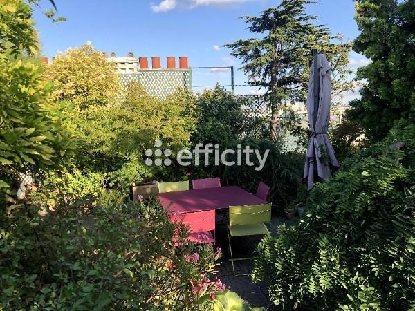 Appartement
         4 pièces
        - 105 m² Bien prestige 2 110 000 € *