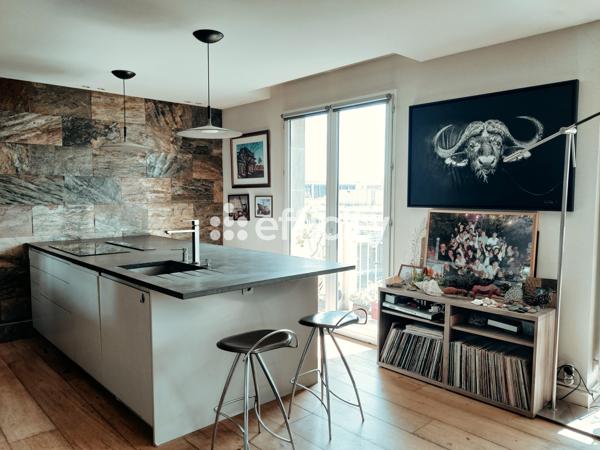 Appartement
         4 pièces
        - 105 m² Bien prestige 2 110 000 € *