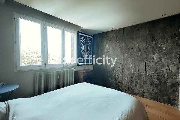Appartement
         4 pièces
        - 105 m² Bien prestige 2 110 000 € *