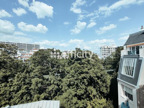 Appartement
         4 pièces
        - 105 m² Bien prestige 2 110 000 € *