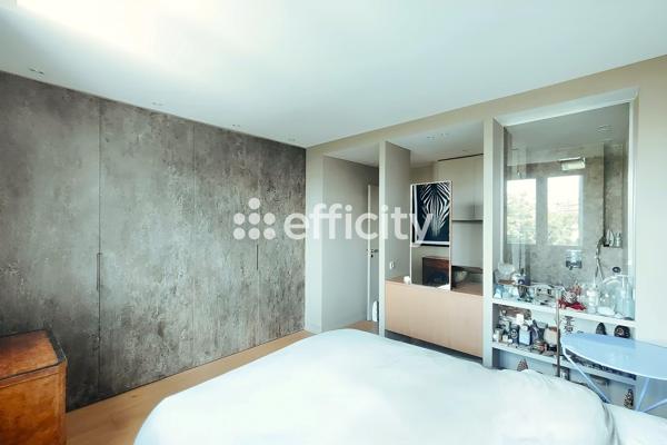 Appartement
         4 pièces
        - 105 m² Bien prestige 2 110 000 € *