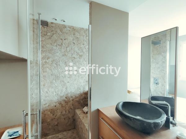 Appartement
         4 pièces
        - 105 m² Bien prestige 2 110 000 € *