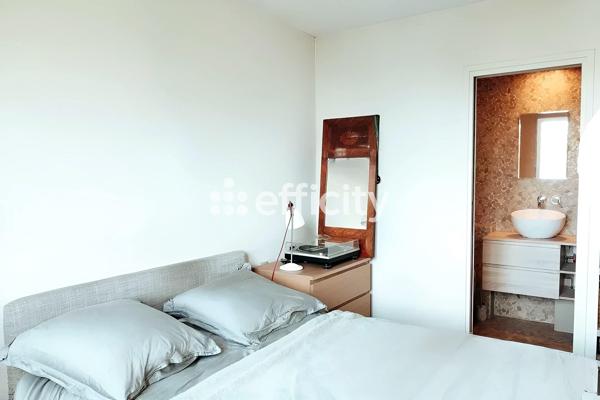 Appartement
         4 pièces
        - 105 m² Bien prestige 2 110 000 € *