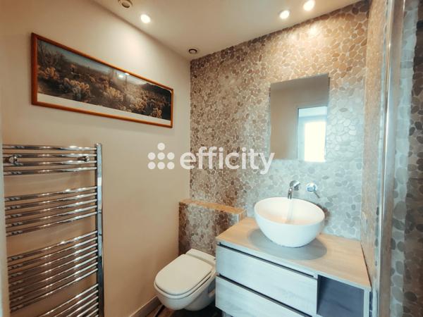 Appartement
         4 pièces
        - 105 m² Bien prestige 2 110 000 € *