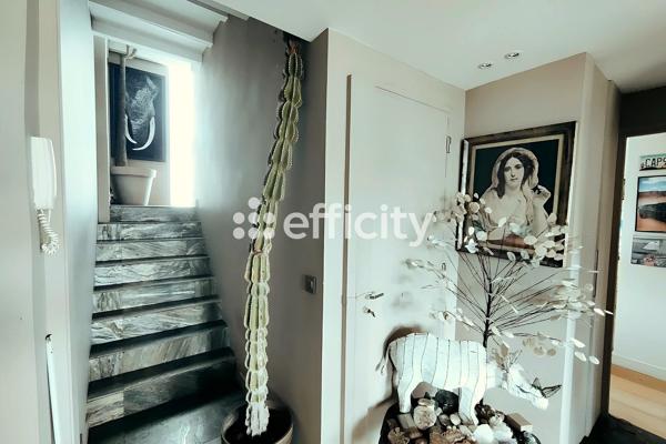 Appartement
         4 pièces
        - 105 m² Bien prestige 2 110 000 € *