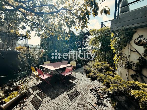 Appartement
         4 pièces
        - 105 m² Bien prestige 2 110 000 € *