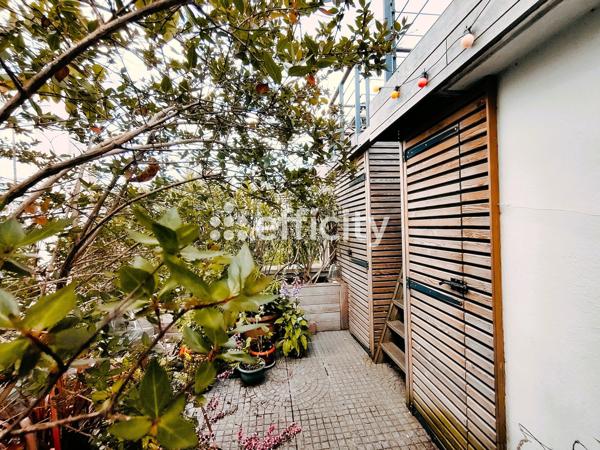 Appartement
         4 pièces
        - 105 m² Bien prestige 2 110 000 € *