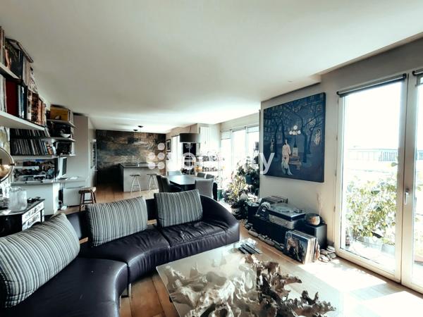 Appartement
         4 pièces
        - 105 m² Bien prestige 2 110 000 € *