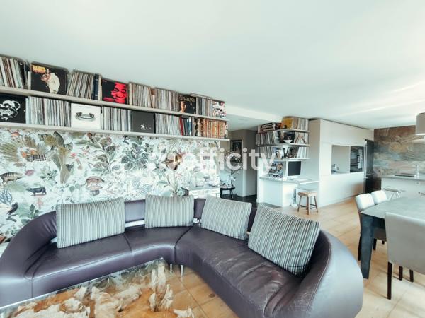 Appartement
         4 pièces
        - 105 m² Bien prestige 2 110 000 € *