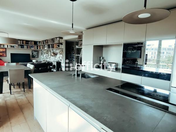 Appartement
         4 pièces
        - 105 m² Bien prestige 2 110 000 € *