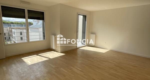 Location Appartement 5 pièces 104.9 m² - Clichy 92110