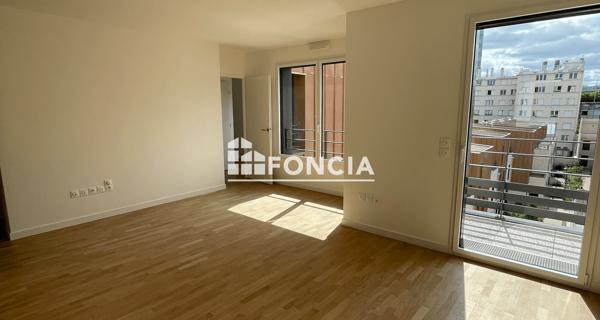 Location Appartement 5 pièces 104.9 m² - Clichy 92110