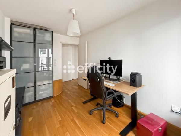 Appartement
         4 pièces
        - 75 m² 470 000 € *