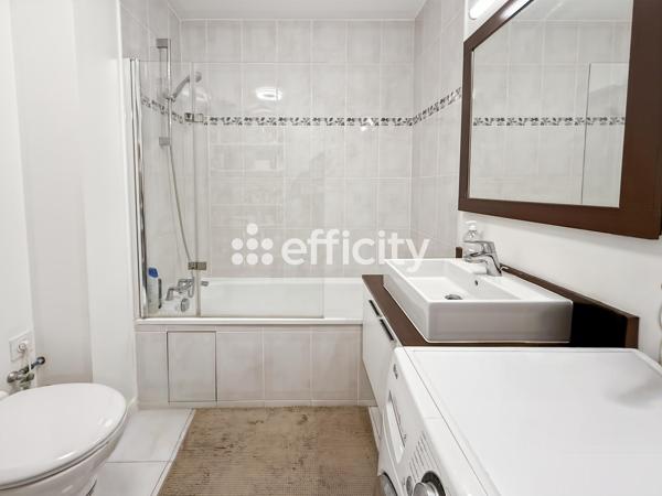 Appartement
         4 pièces
        - 75 m² 470 000 € *