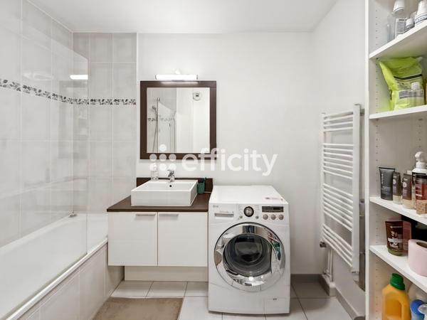 Appartement
         4 pièces
        - 75 m² 470 000 € *