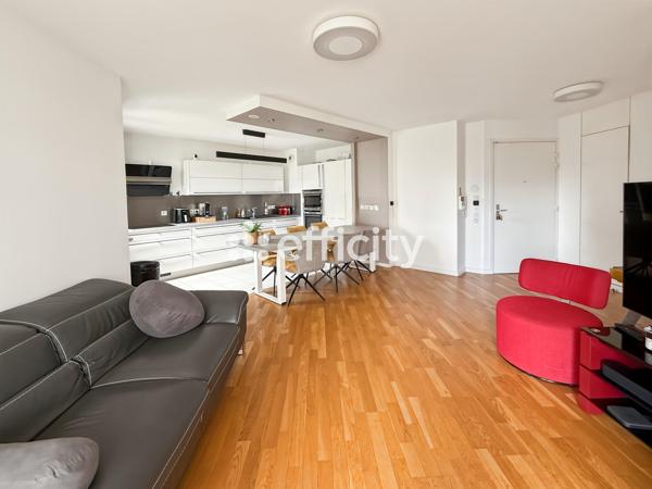Appartement
         4 pièces
        - 75 m² 470 000 € *
