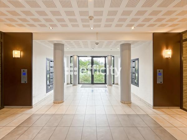 Appartement
         4 pièces
        - 75 m² 470 000 € *