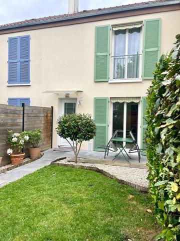 Maison
         5 pièces
        - 92 m² 340 000 € *