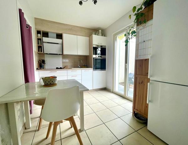 Maison
         5 pièces
        - 92 m² 340 000 € *