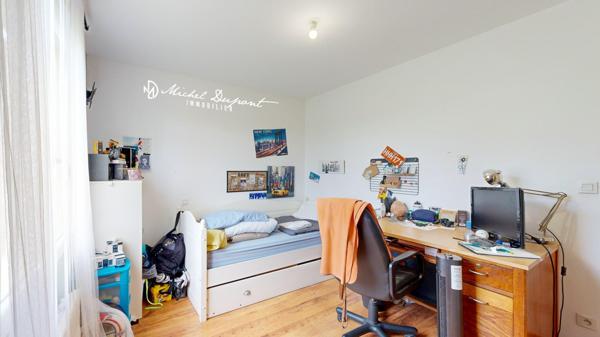 Maison contemporaine de plain pied de 120 m² sur 2582 m² de parc clôturé