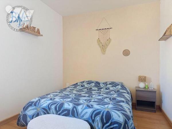 Dans le centre de Rosporden, situé au 2ème et dernier étage, appartement de 2 chambres, salle d...
