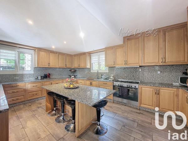 Maison 8 pièces de 278 m² à Lamorlaye (60260)