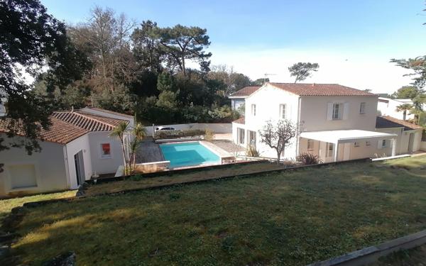 Maison à vendre    11 pièces • 266 m2 Saint-Georges-de-Didonne