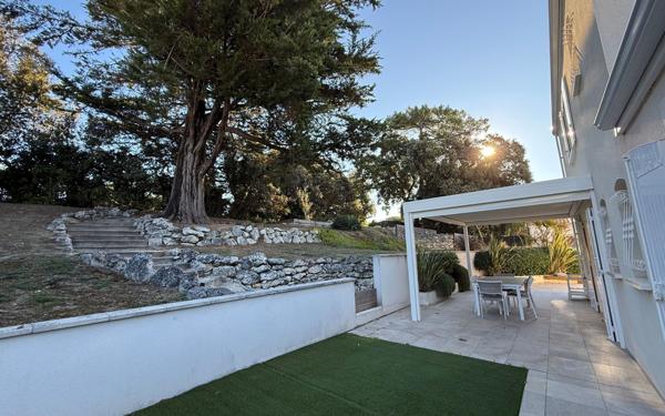 Maison à vendre    11 pièces • 266 m2 Saint-Georges-de-Didonne