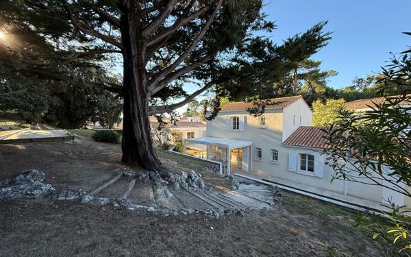 Maison à vendre    11 pièces • 266 m2 Saint-Georges-de-Didonne