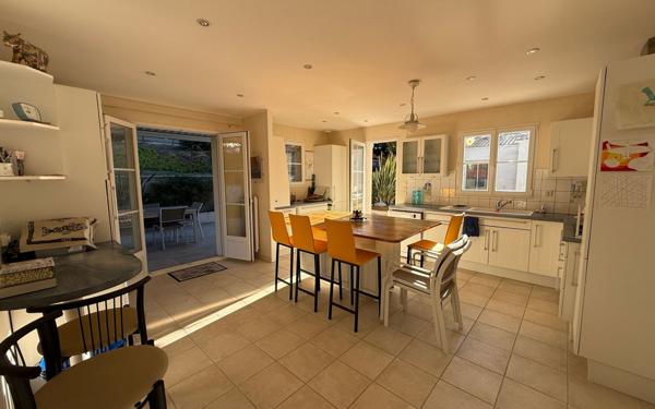 Maison à vendre    11 pièces • 266 m2 Saint-Georges-de-Didonne