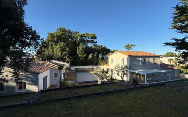 Maison à vendre    11 pièces • 266 m2 Saint-Georges-de-Didonne