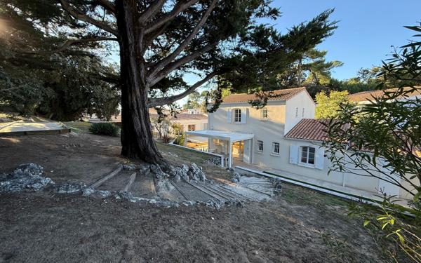 Maison à vendre    11 pièces • 266 m2 Saint-Georges-de-Didonne