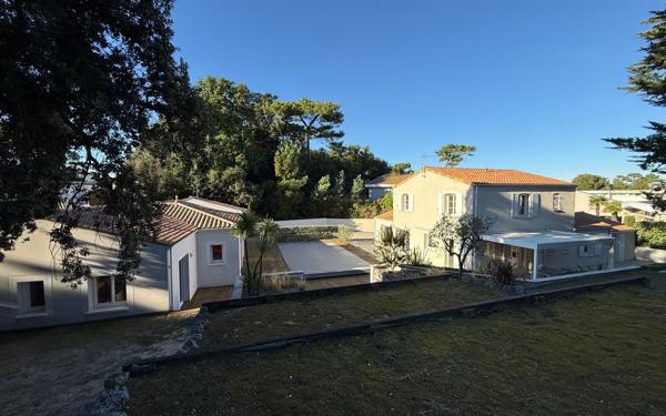 Maison à vendre    11 pièces • 266 m2 Saint-Georges-de-Didonne