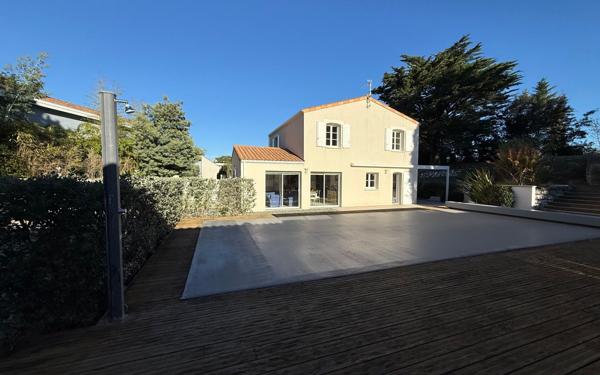 Maison à vendre    11 pièces • 266 m2 Saint-Georges-de-Didonne