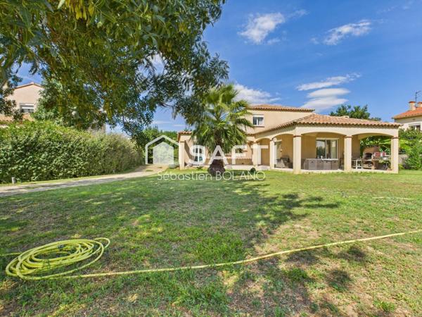 Baho : villa familiale lumineuse de 160 m², grand séjour de 83 m², suite parentale et jardin arboré.