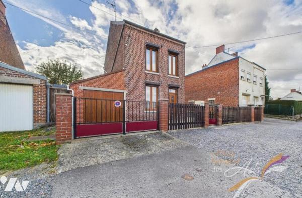 Maison individuelle avec jardin, garage et beaux volumes.