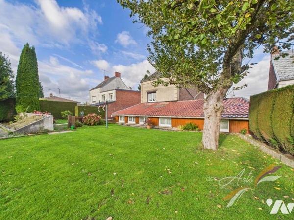 Maison individuelle avec jardin, garage et beaux volumes.
