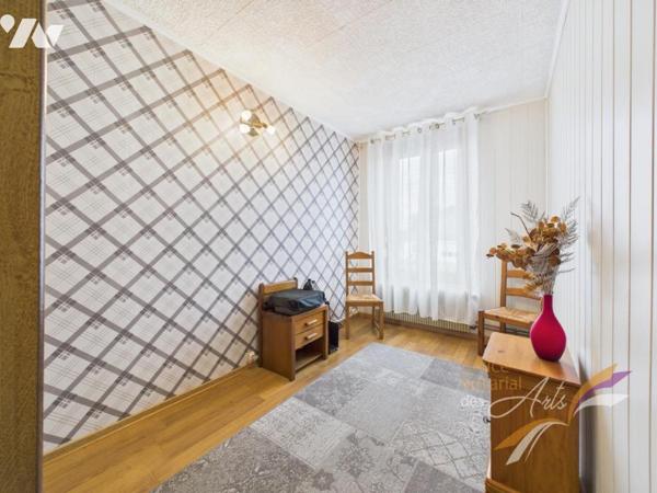 Maison individuelle avec jardin, garage et beaux volumes.