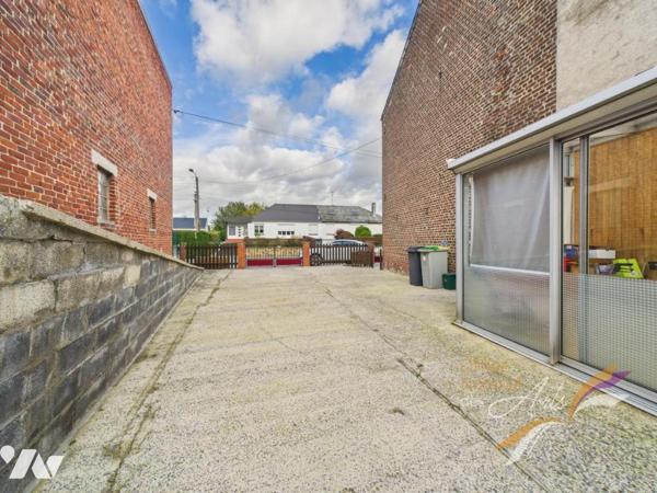 Maison individuelle avec jardin, garage et beaux volumes.